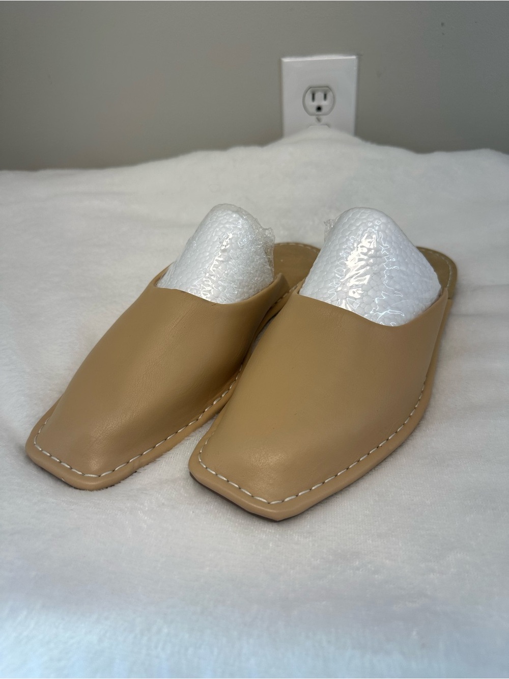 Minimalist Tan Leather Slip-On Mule Universal Thread size 9.5